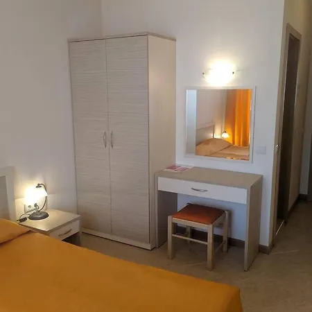 アパート Royal Sun, 6 People, 600 M From The Sea